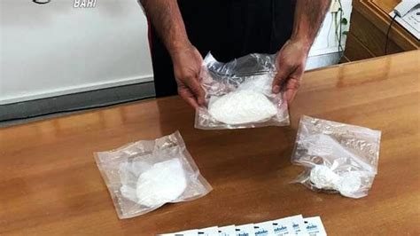 In Auto Con La Droga Sulla Statale Le Buste Di Cocaina Nascoste Tra Le