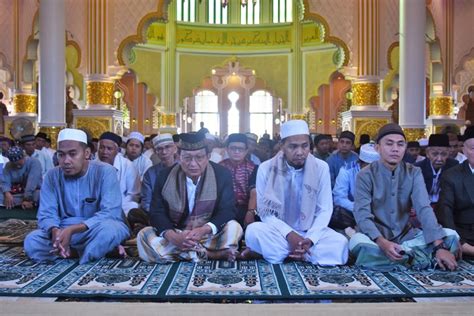 Wabup Ketapang Sholat Ied Di Masjid Agung Al Ikhlas Antara News