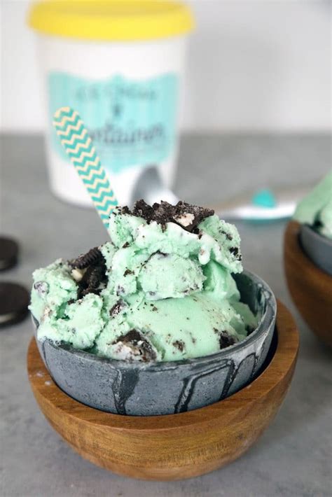 Mint Oreo Ice Cream Recipe {eggless} | We are not Martha