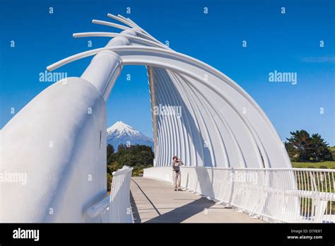 Te Rewa Rewa Bridge And Mount Taranaki Stock Photo Alamy