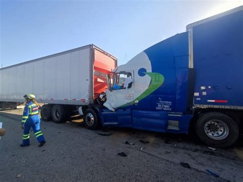 Muere Trailero En Choque Por Alcance En Caseta De Cobro