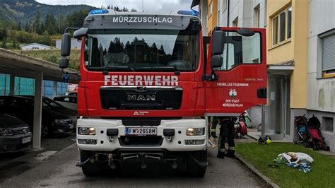 Bewohnerin Verletzt Pfanne Mit Hei Em Fett L Ste K Chenbrand Aus