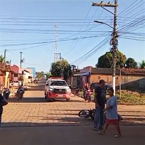 Batida Entre Duas Motocicletas Deixa Mulher Morta E Um Homem Ferido Em