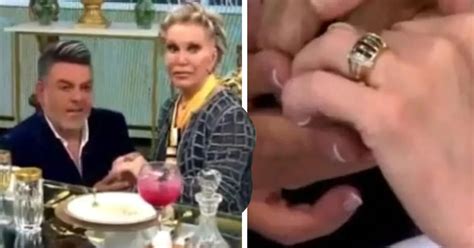 Andr S Hurtado Sorprende Con Un Anillo A La Cantante Cecilia Bracamonte