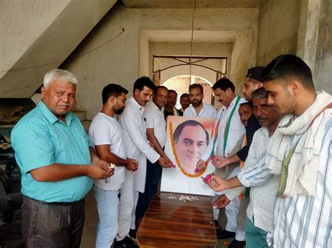 Congressmen Celebrated Rajiv Gandhi S Birth Anniversary In Sambhal संभल में कांग्रेसियों ने