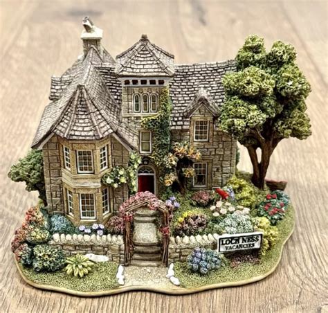 Lilliput Lane Loch Ness Lodge 1998 L2175 Miniature Cottage House Rare