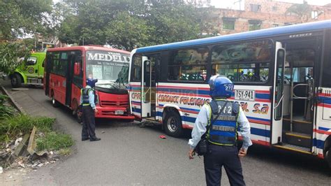 Accidente De Dos Buses Dej Lesionados En Robledo