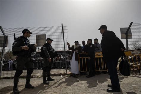 15,000 Muslims Perform Friday Prayers at Al-Aqsa Mosque despite Israeli ...