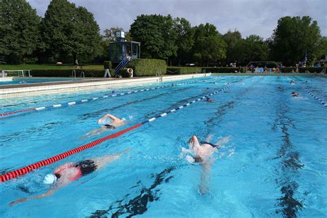 Women Can Now Swim Topless In Berlin S Swimming Pools The Move