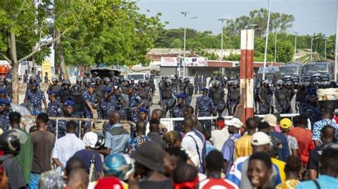 Interdiction Et Arrestations Lors De La Manifestation Contre La Vie