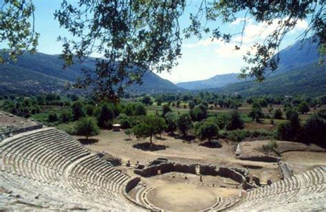 El Oraculo De Dodona Bajo El Monte Tomaros Sobre Grecia