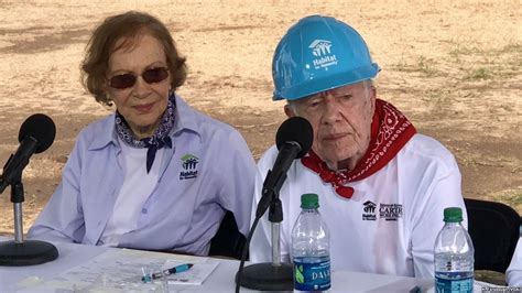 Jimmy and Rosalynn Carter Build Houses Hope with Habitat for Humanity ...