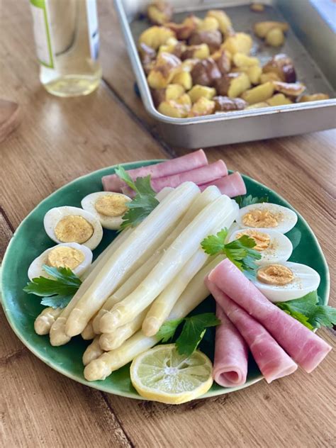 Asperges Klassiek Met Ham Ei En Botersaus Hoofdgerecht Foodness Nl