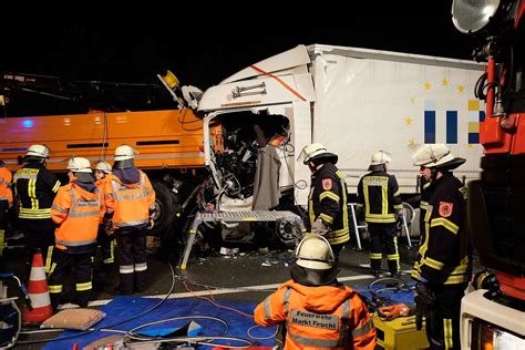 Bilder von Schwerer Lkw Unfall auf der A9 bei Nürnberg Feucht Fahrer