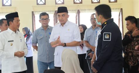 Anggota Dpr Ri Ade Rizky Pratama Kunjungi Pembuatan Paspor Di Luhak Nan