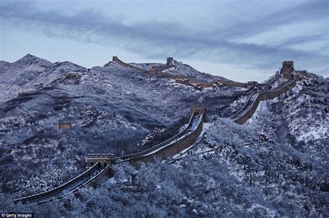 Stunning images show the Great Wall of China in a blanket of snow ...