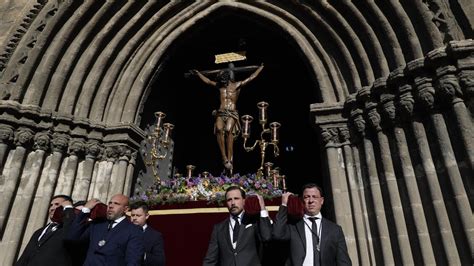 Las Im Genes Del V A Crucis De Las Hermandades Con El Cristo De Los