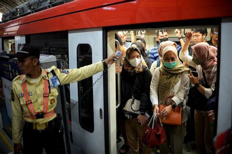 Banyak Keluhan Pemerintah Diminta Evaluasi LRT Jabodebek Republika