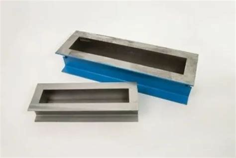 Cast Iron Concrete Beam Mould For Construction Size 100 Mm X 100 Mm