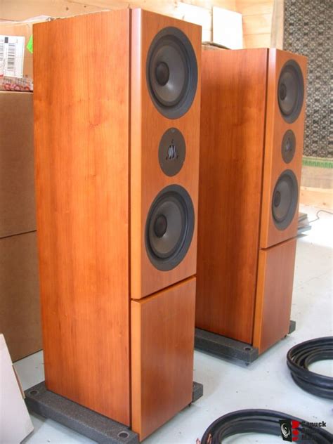 Linn Keilidh American Cherry Floorstanding Loudspeakers Photo