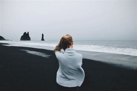 무료 이미지 바다 물줄기 대양 바닷가 육지 휴가 하늘 수평선 소녀 연안 및 해양 지형 웨이브 고요한