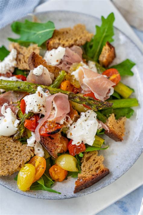 Köstlicher Brotsalat mit Spargel und Burrata Einfach Malene