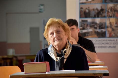 La favola di Imelda che a 90 anni è sul banco per la maturità Un