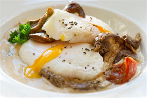 Oeuf poché sauce aux cèpes Isère Tourisme