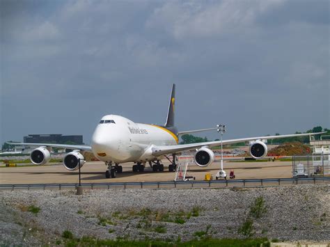 Rare 747 sighting at STL today : r/aviation