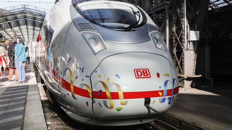 So Sieht Der Neue Ice Der Bahn Aus Fotos Zeigen Was Sich Ver Ndert