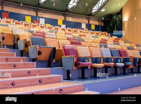 Posti A Sedere A Scuola Immagini E Fotografie Stock Ad Alta Risoluzione