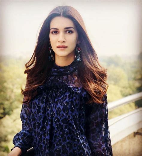 Kriti Sanon Wiki, Age, Boyfriends, Biography, Income, Biodata & More