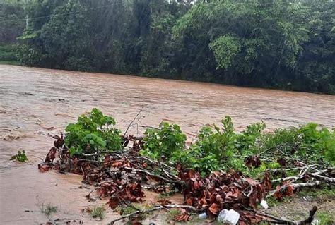 Reportan varias comunidades incomunicadas por crecida de río Ozama en