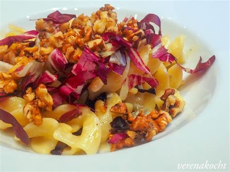 Gorgonzola Pasta Mit Radicchio Karamellisierten Waln Ssen Und