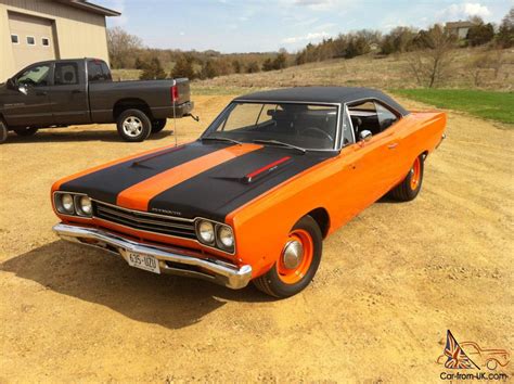 Plymouth Road Runner 426 Hemi 4 Speed