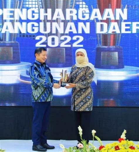 Gubernur Jatim Raih Penghargaan Perencanaan Pembangunan Daerah Terbaik