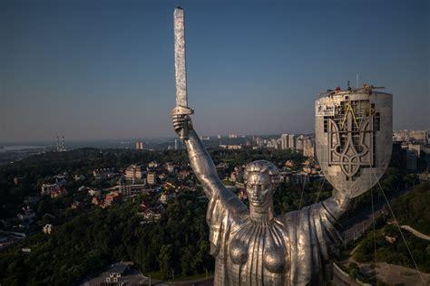 Motherland Monument In Kyiv Replaces Soviet Coat Of Arms With Ukrainian