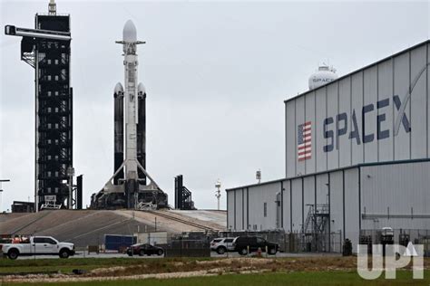 Photo Spacex Falcon Heavy Prepared To Launch X37b For The Ussf From