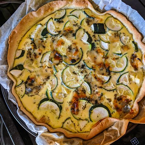 Tarte fine aux courgettes et à la cancoillotte La Belle Étoile