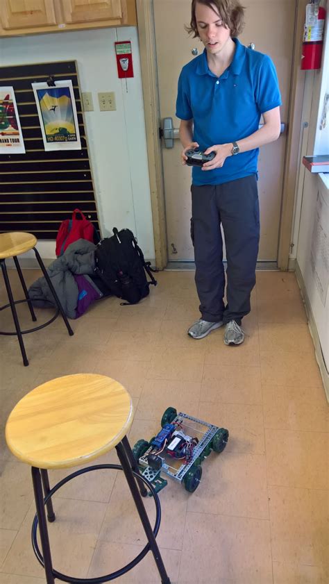 Final Project: Bomb Disposal Robot - Providence School