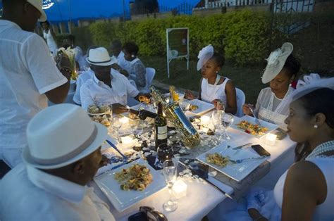 D Ner En Blanc Kigali Diner En Blanc Diner Table Decorations