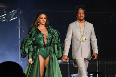 A Woman Leaned Over Beyoncé To Talk To Jay-Z — And The Beyhive ...