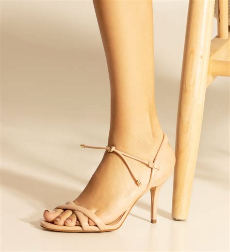 Sandália Nude Salto Médio Fino Tiras Arezzo Arezzo Brasília