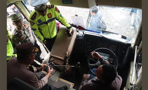 Kecelakaan Bus Di Guci Tegal Kapolres 35 Orang Luka Ringan 1 Luka