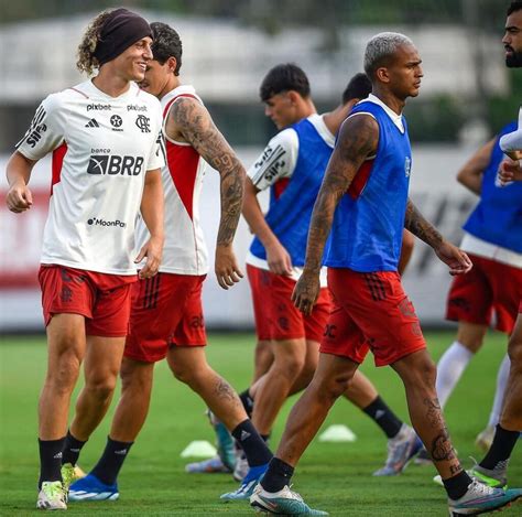 Flamengo Treina No Ninho Do Urubu Presen A De Allan E David Luiz