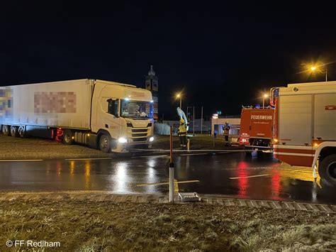 N Chtliche Lkw Bergung In Redlham Am Bezirk Voecklabruck