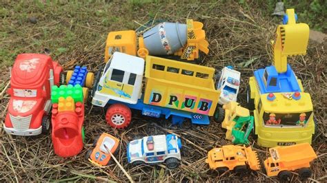 Berburu Mainan Mainan Anak Anak Menemukan Mobil Mobilan Truk Mainan