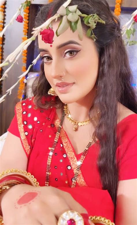 Bhojpuri Sizzler Akshara Singh Dolls Up As Newlywed Bride Looks Red