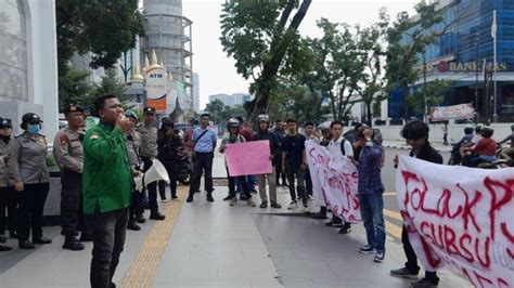 BREAKING NEWS Aliansi Mahasiswa Sumut Bersatu Unjuk Rasa Tolak Pj Gubsu