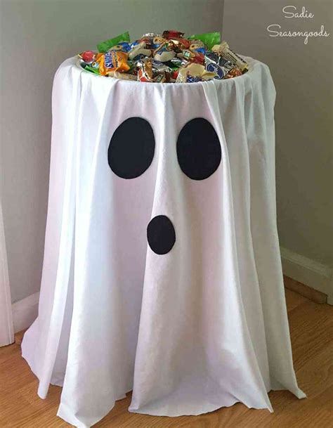 Alternative Trick Or Treat Idea With A Candy Bowl Holder Décoration